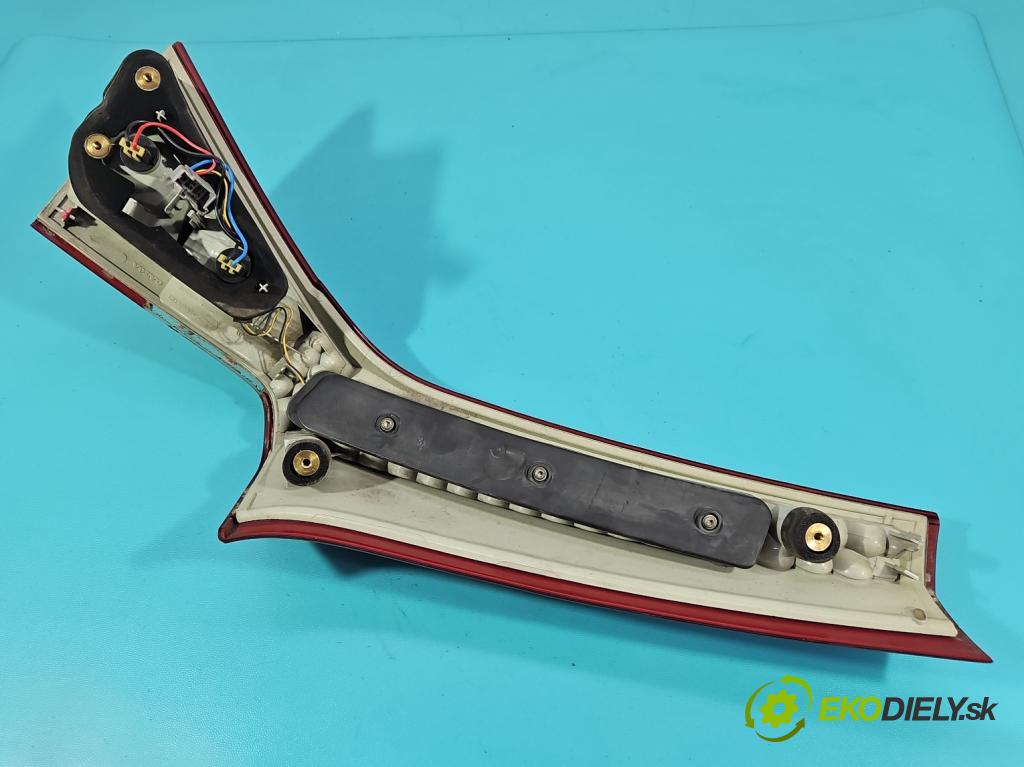 Volvo V70 III 2007-2016 2.0 16V 145 HP manual 107 kW 1999 cm3 5- svetlo / reflektor zadné ľavé  (Kľučka dverí ostatné)