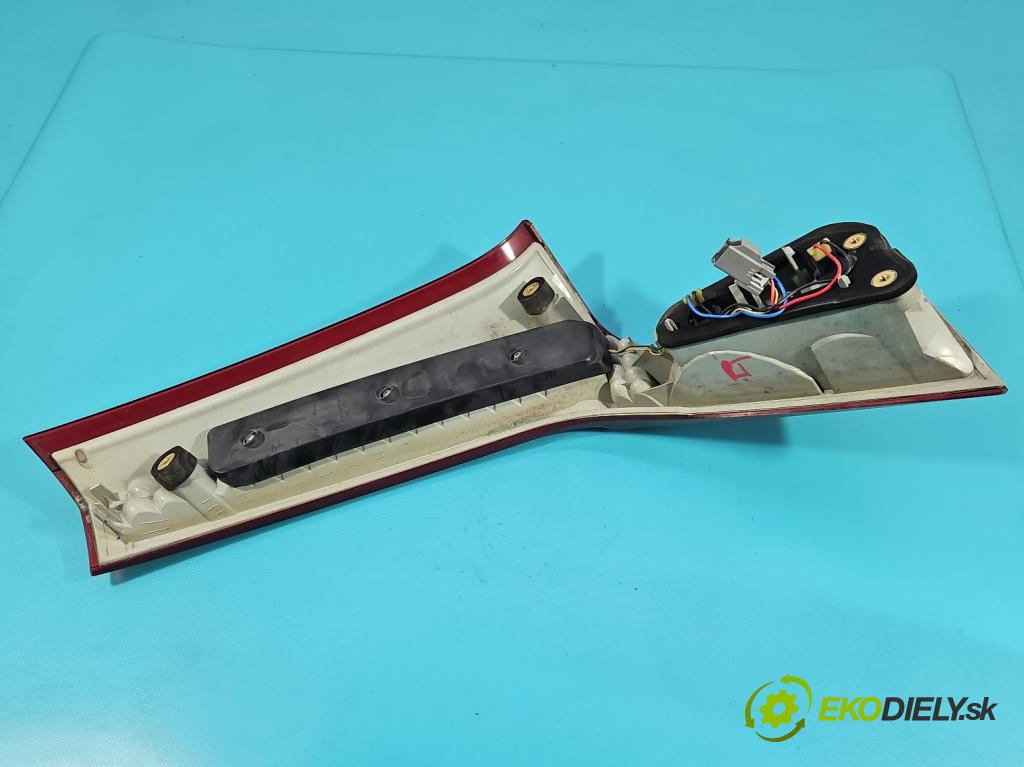 Volvo V70 III 2007-2016 2.0 16V 145 HP manual 107 kW 1999 cm3 5- svetlo / reflektor zadné ľavé  (Kľučka dverí ostatné)