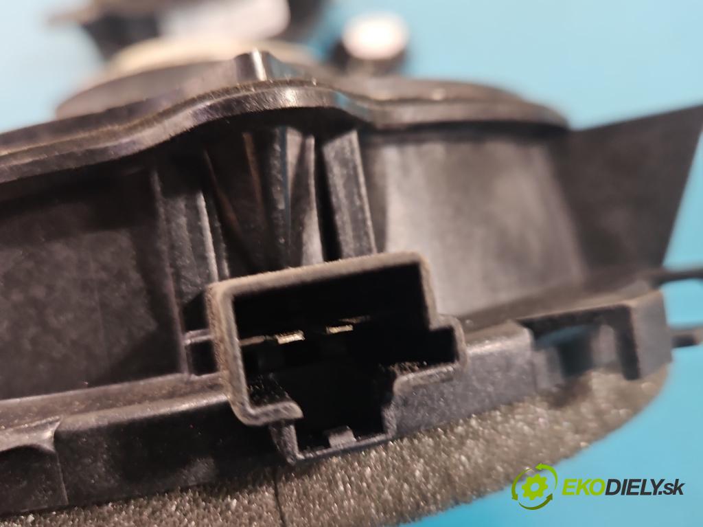 Volvo V70 III 2007-2016 2.0 16V 145 HP manual 107 kW 1999 cm3 5- reproduktory komplet 30657444