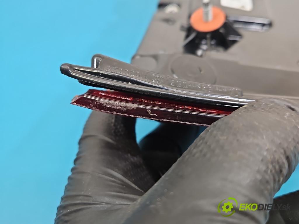 Audi Q7 2015- 3.0 TFSI CRE: 333KM: automatic 245 kW 2995 cm3 5- svetlo / reflektor zadné pravé 4M0945093D (Kľučka dverí ostatné)