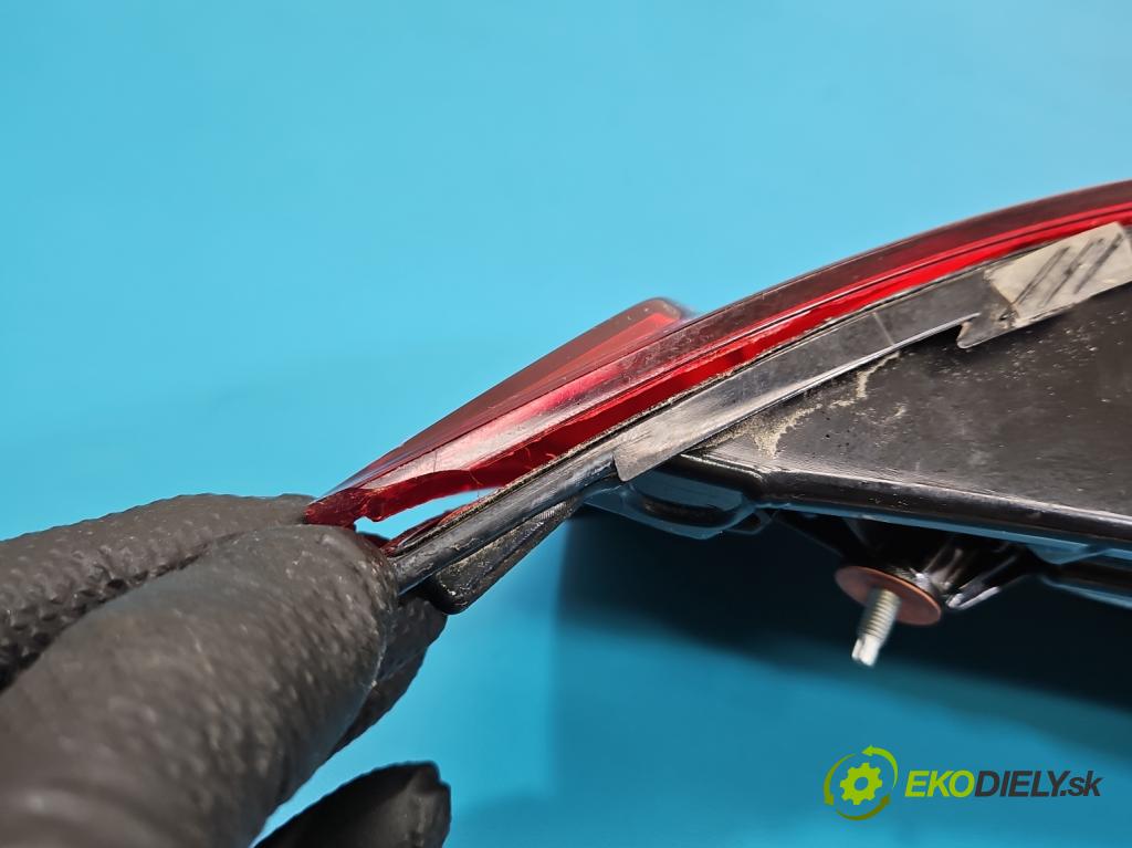 Audi Q7 2015- 3.0 TFSI CRE 333KM: automatic 245 kW 2995 cm3 5- světlo zadní pravé 4M0945093D (Klika dveří ostatní)