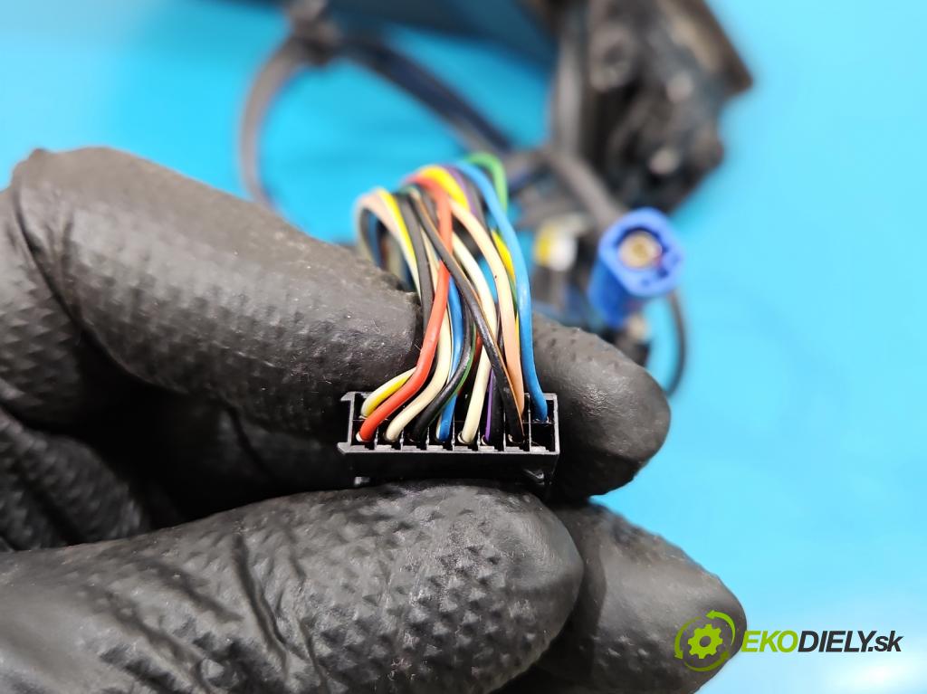 Audi Q7 2015- 3.0 TFSI CRE: 333KM: automatic 245 kW 2995 cm3 5- zrkadlo ľavé  (Kľučka dverí ostatné)