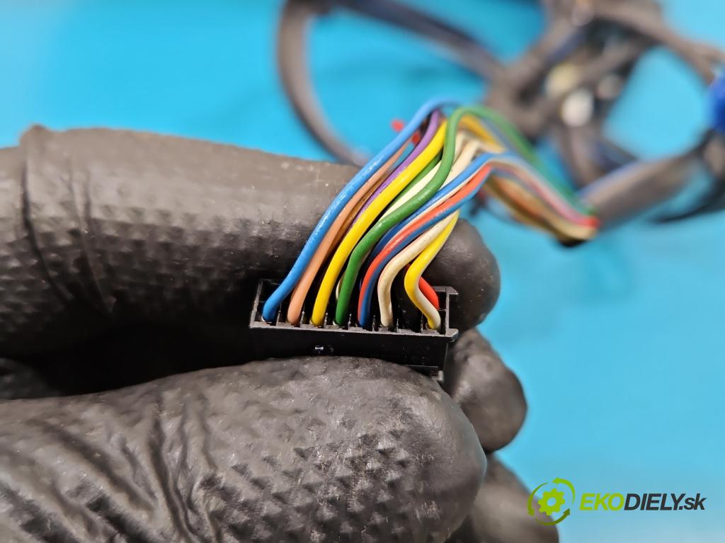 Audi Q7 2015- 3.0 TFSI CRE: 333KM: automatic 245 kW 2995 cm3 5- zrkadlo ľavé  (Kľučka dverí ostatné)