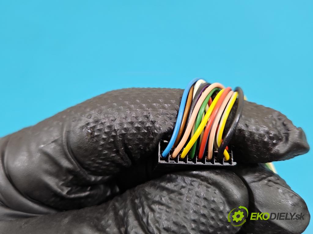 Audi Q7 2015- 3.0 TFSI CRE: 333KM: automatic 245 kW 2995 cm3 5- zrkadlo pravé  (Kľučka dverí ostatné)