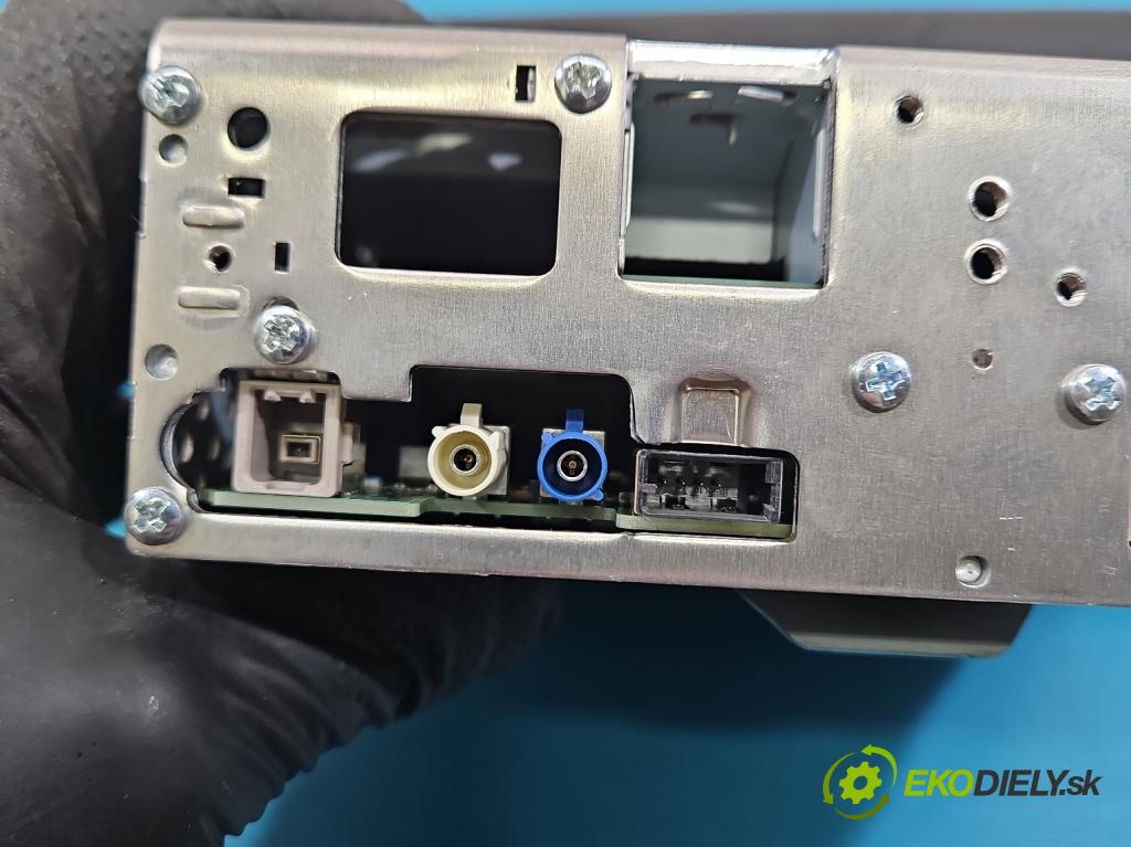 Hyundai Elantra VII 2020- 1.6 16V manual 90.2 kW 1598 cm3 4- Radio originál 96160-AA570