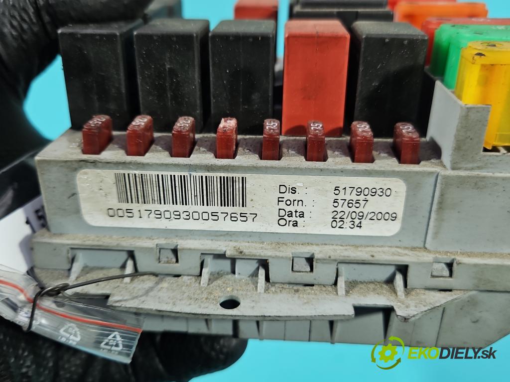 Fiat Bravo II 2007-2014 1.4 T 120 hp manual 88 kW 1368 cm3 5- skříňka pojistková 51790930 (Pojistková skříňka)