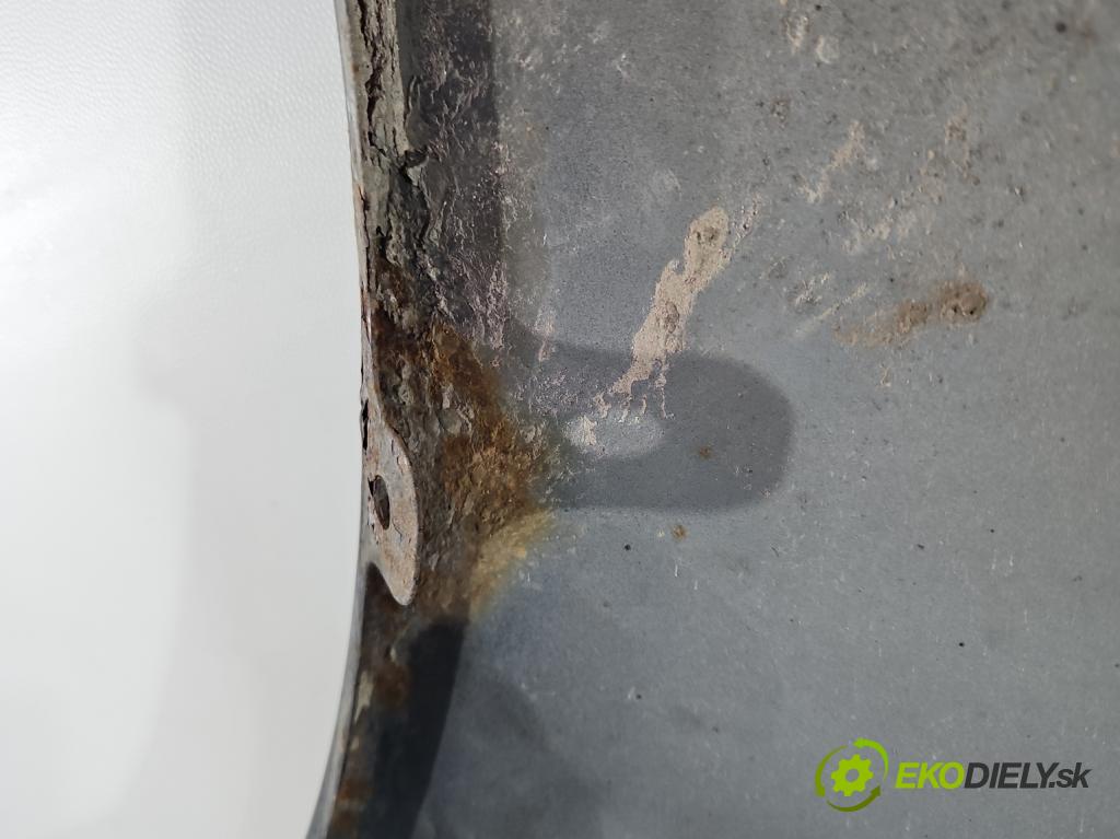 Mazda 5  2005-2010 2.0 citd 143 HP manual 105 kW 1998 cm3 5- blatník predné pravý  (Kľučka dverí ostatné)