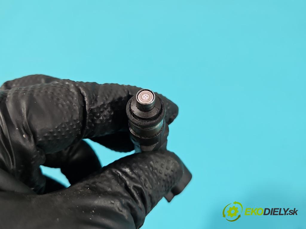 Volvo V70 III 2007-2016 2.0 16V 145 HP manual 107 kW 1999 cm3 5- vstrek 0280158105 (Vstrekovač paliva)