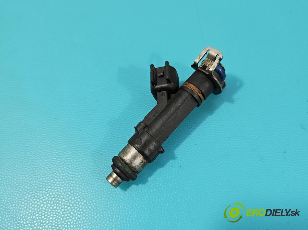 Volvo V70 III 2007-2016 2.0 16V 145 hp manual 107 kW 1999 cm3 5- vstřikovač 0280158105 (Vstřikovač paliva)