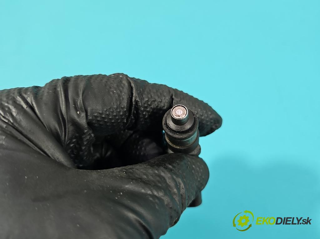 Volvo V70 III 2007-2016 2.0 16V 145 HP manual 107 kW 1999 cm3 5- vstrek 0280158105 (Vstrekovač paliva)