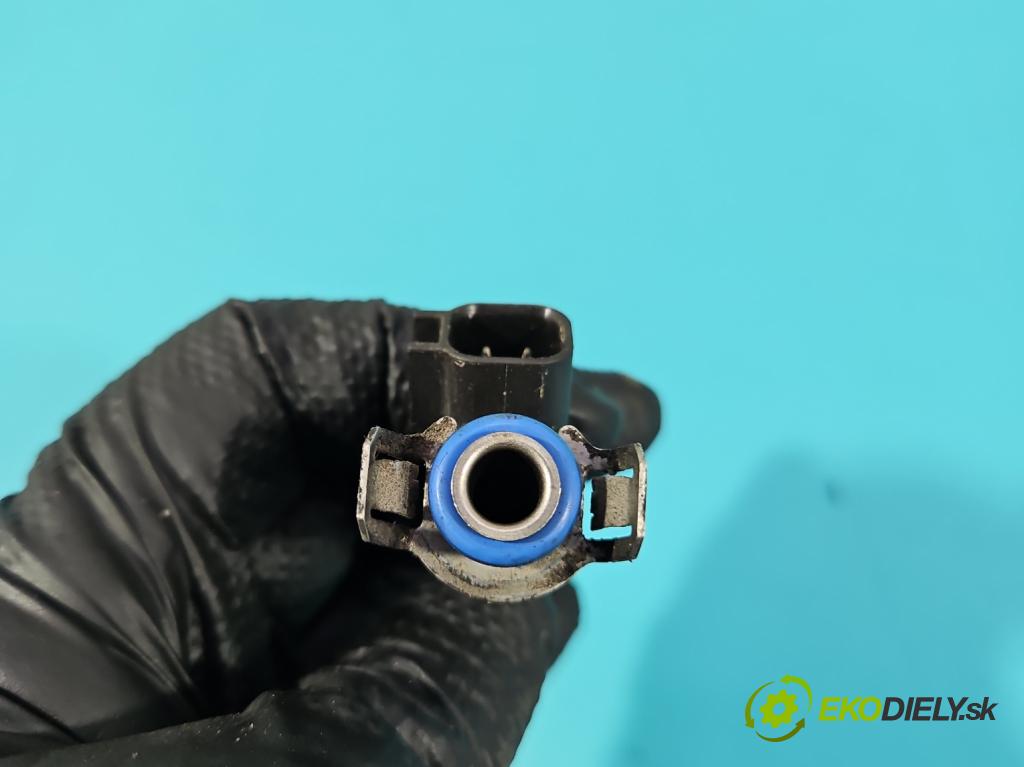 Volvo V70 III 2007-2016 2.0 16V 145 HP manual 107 kW 1999 cm3 5- vstrek 0280158105 (Vstrekovač paliva)