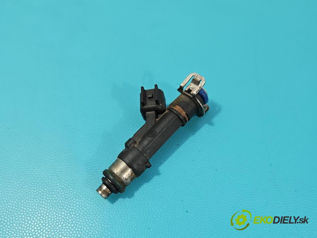 Volvo V70 III 2007-2016 2.0 16V 145 hp manual 107 kW 1999 cm3 5- vstřikovač 0280158105 (Vstřikovač paliva)