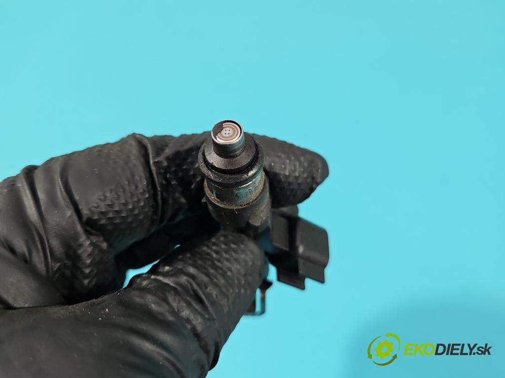 Volvo V70 III 2007-2016 2.0 16V 145 HP manual 107 kW 1999 cm3 5- vstrek 0280158105 (Vstrekovač paliva)