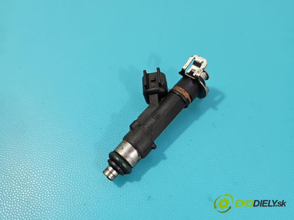 Volvo V70 III 2007-2016 2.0 16V 145 hp manual 107 kW 1999 cm3 5- vstřikovač 0280158105 (Vstřikovač paliva)