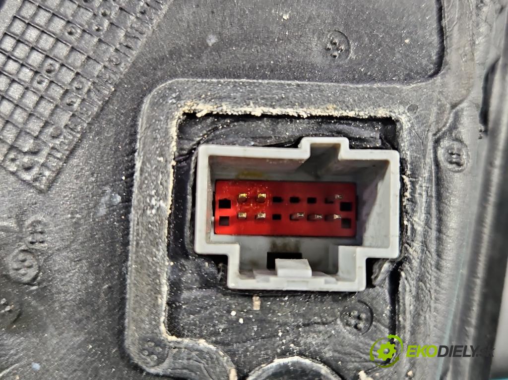 Ford Focus Mk3 2010-2018 1.6 tdci 105 HP manual 77 kW 1560 cm3 5- zrkadlo pravé  (Kľučka dverí ostatné)