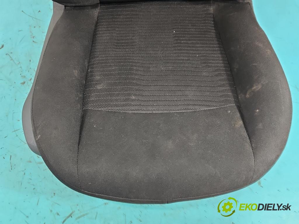 Peugeot 301 1.6 hdi 99 HP manual 73 kW 1560 cm3 4- Sedačka pravý  (Sedadlo)