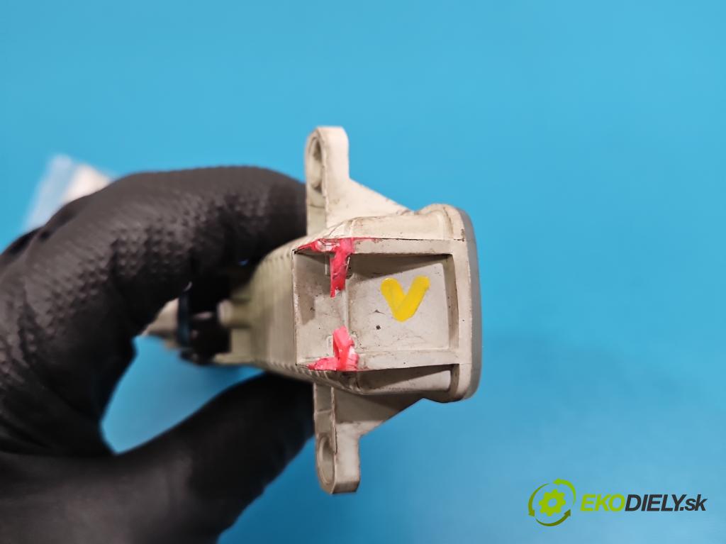 Peugeot 301 1.6 hdi 99 HP manual 73 kW 1560 cm3 4- Svetlo: prevádzky ľavé 9802795580