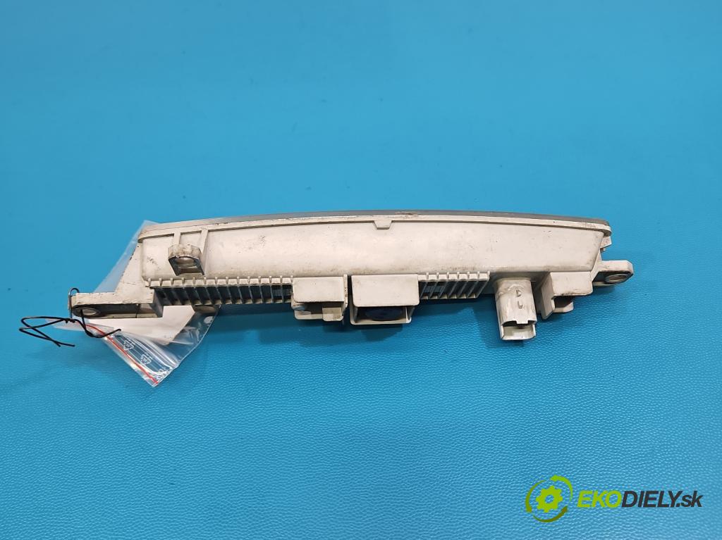 Peugeot 301 1.6 hdi 99 HP manual 73 kW 1560 cm3 4- Svetlo: prevádzky pravé 9802795580