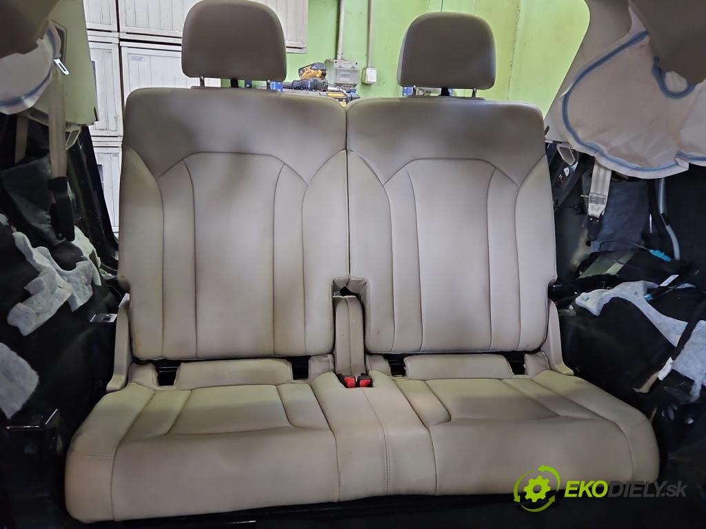 Audi Q7 2015- 3.0 TFSI 333KM: automatic 245 kW 2995 cm3 5- Sedačka zadné ľavý III