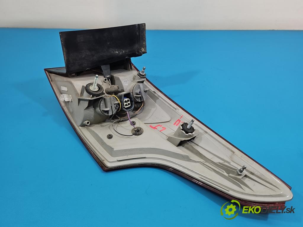 Ford Focus Mk3 2010-2018 1.6 tdci 105 HP manual 77 kW 1560 cm3 5- svetlo / reflektor zadné ľavé  (Kľučka dverí ostatné)