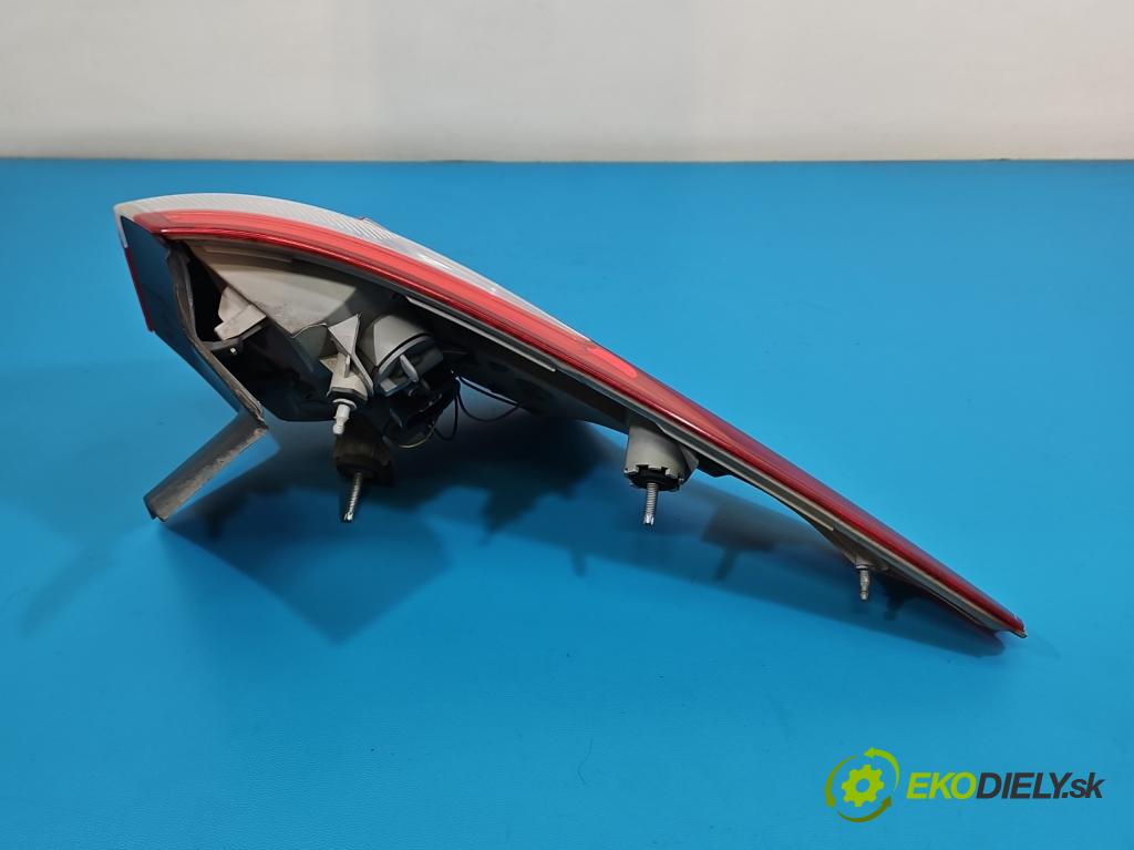 Ford Focus Mk3 2010-2018 1.6 tdci 105 HP manual 77 kW 1560 cm3 5- svetlo / reflektor zadné ľavé  (Kľučka dverí ostatné)