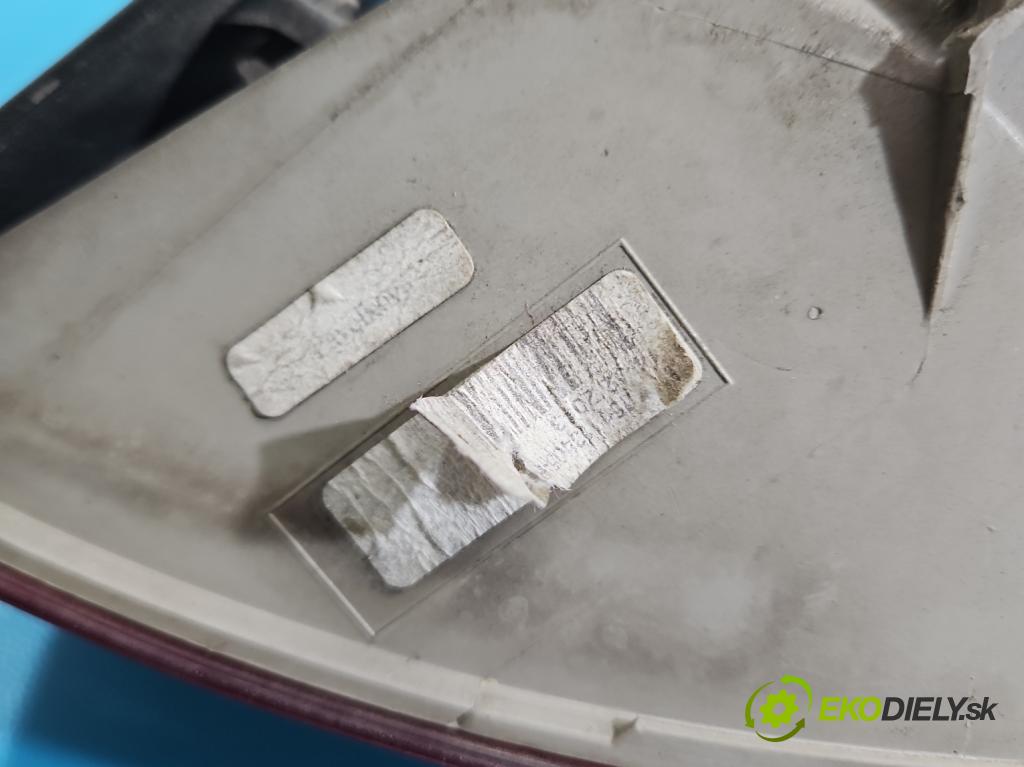 Ford Focus Mk3 2010-2018 1.6 tdci 105 HP manual 77 kW 1560 cm3 5- svetlo / reflektor zadné ľavé  (Kľučka dverí ostatné)