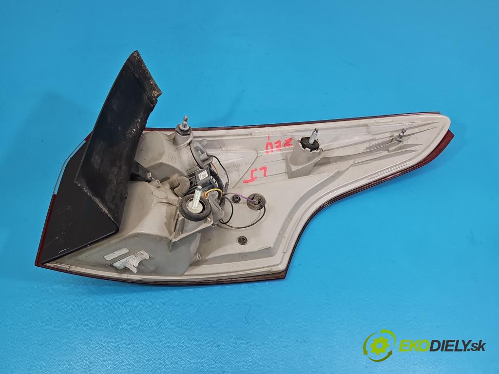 Ford Focus Mk3 2010-2018 1.6 tdci 105 HP manual 77 kW 1560 cm3 5- svetlo / reflektor zadné ľavé  (Kľučka dverí ostatné)
