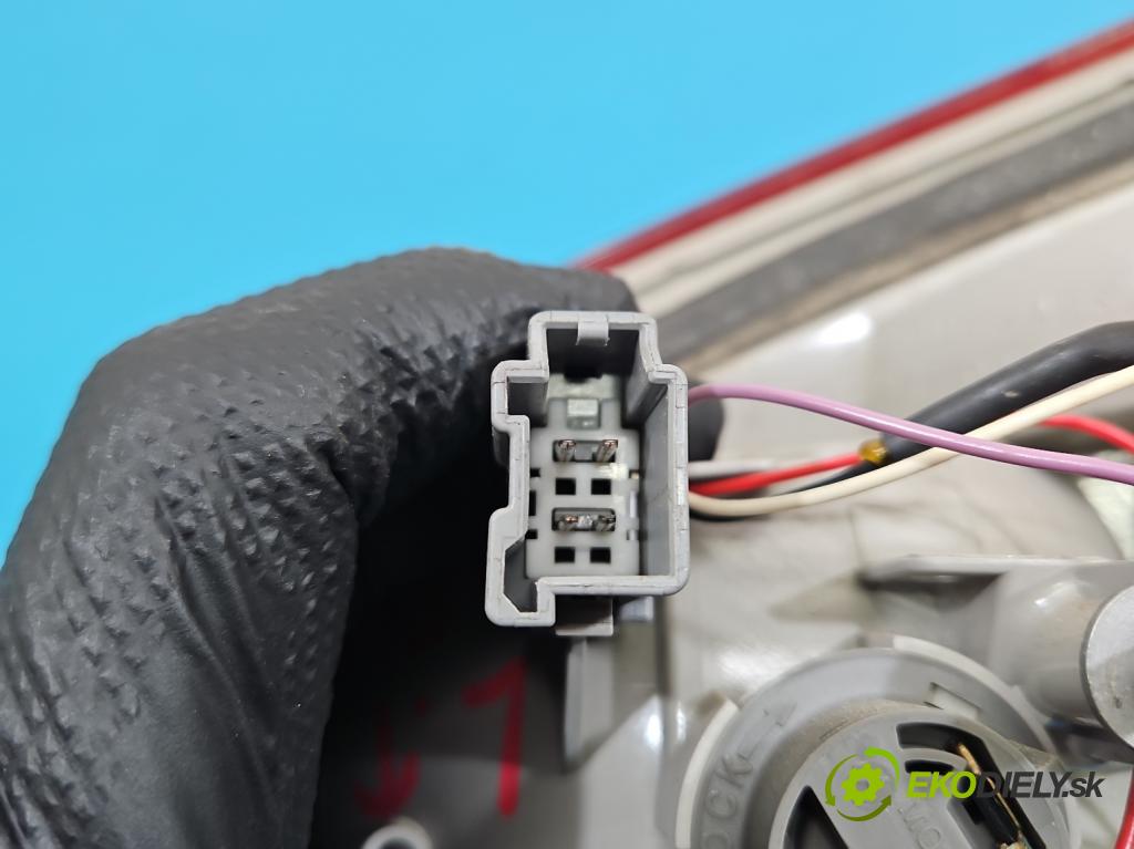 Ford Focus Mk3 2010-2018 1.6 tdci 105 HP manual 77 kW 1560 cm3 5- svetlo / reflektor zadné ľavé BM51-13A603-DC (Kľučka dverí ostatné)