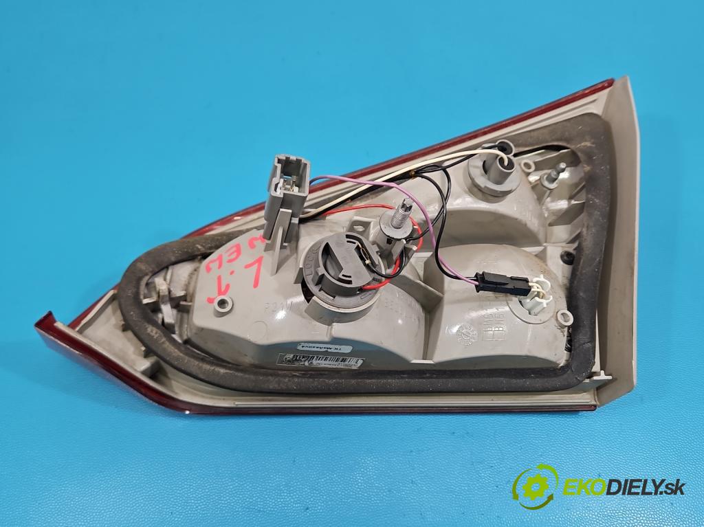 Ford Focus Mk3 2010-2018 1.6 tdci 105 HP manual 77 kW 1560 cm3 5- svetlo / reflektor zadné ľavé BM51-13A603-DC (Kľučka dverí ostatné)