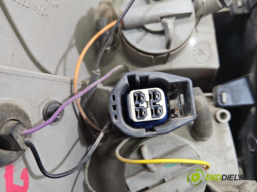 Ford Focus Mk3 2010-2018 1.6 tdci 105 HP manual 77 kW 1560 cm3 5- svetlo / reflektor zadné pravé BM51-13404-G (Kľučka dverí ostatné)