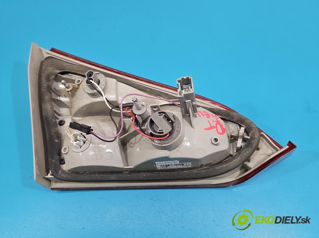 Ford Focus Mk3 2010-2018 1.6 tdci 105 HP manual 77 kW 1560 cm3 5- svetlo / reflektor zadné pravé BM51-13A602-DC (Kľučka dverí ostatné)