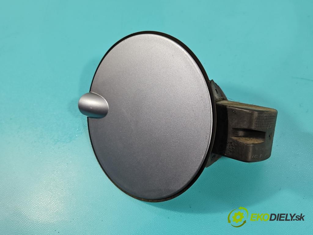 Opel Meriva A 2002-2010 1.6 16V 101 HP manual 74 kW 1598 cm3 5- Klapka nádrže palivo  (Kľučka dverí ostatné)