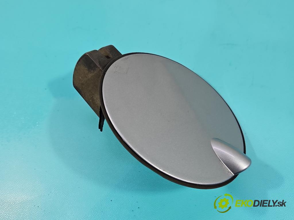 Opel Meriva A 2002-2010 1.6 16V 101 HP manual 74 kW 1598 cm3 5- Klapka nádrže palivo  (Kľučka dverí ostatné)