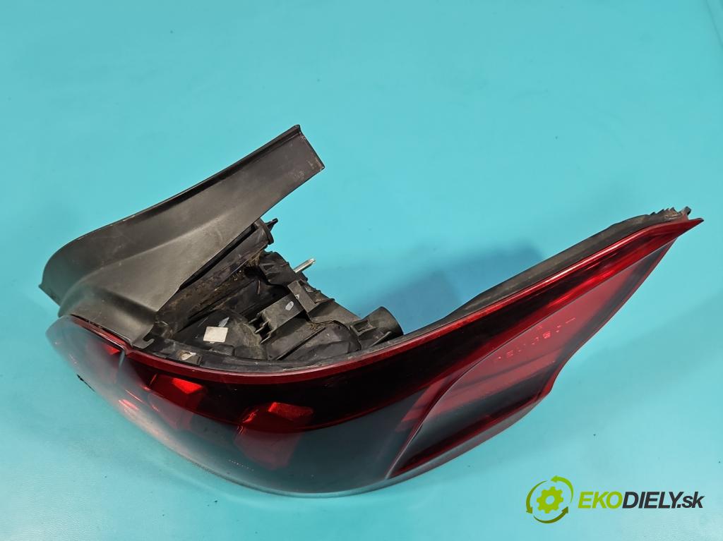 Peugeot 301 1.6 hdi 99 HP manual 73 kW 1560 cm3 4- svetlo / reflektor zadné pravé 9817299580 (Kľučka dverí ostatné)