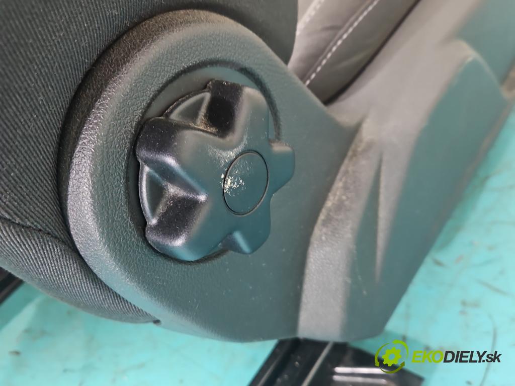 Ford Focus Mk3 2010-2018 1.6 tdci 105 HP manual 77 kW 1560 cm3 5- Sedačka pravý  (Sedadlo)