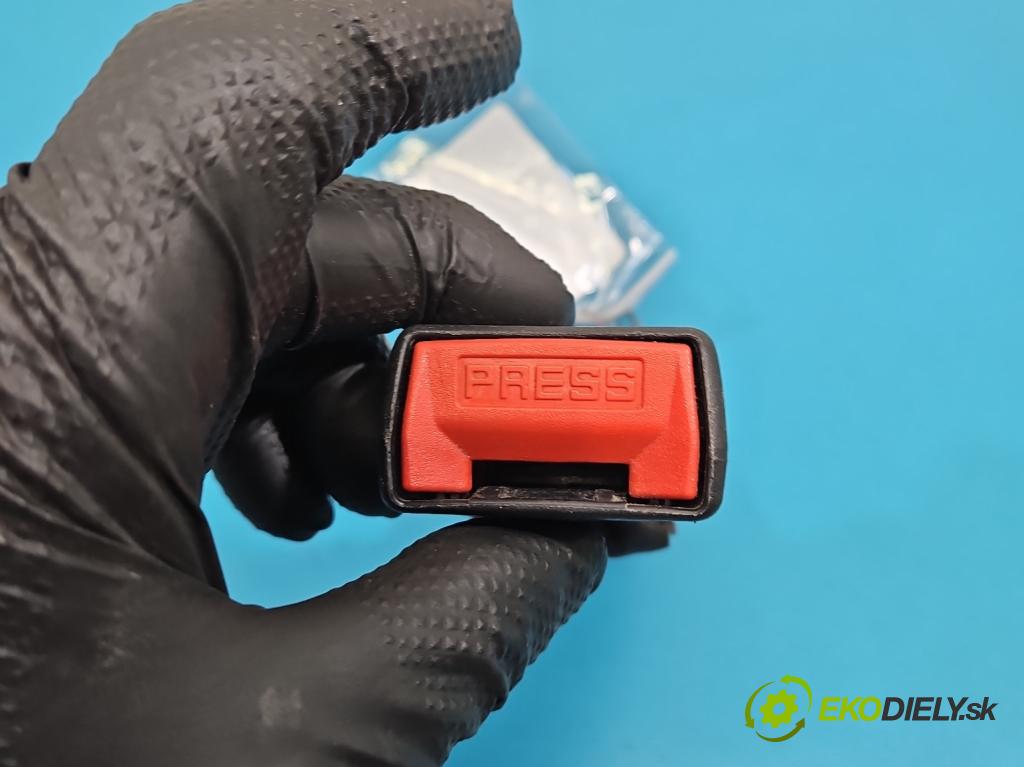 Hyundai Santa Fe III 2012–2018 2.4 GDI 190 HP automatic 140 kW 2359 cm3 5- pas bezpečnosť: zadné pravý