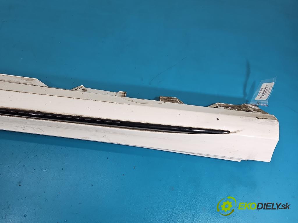 Mercedes A W177 2018- 2.0 T 306KM automatic 225 kW 1991 cm3 4- lišta práh: pravé A1776901601 (Prahová lišta)