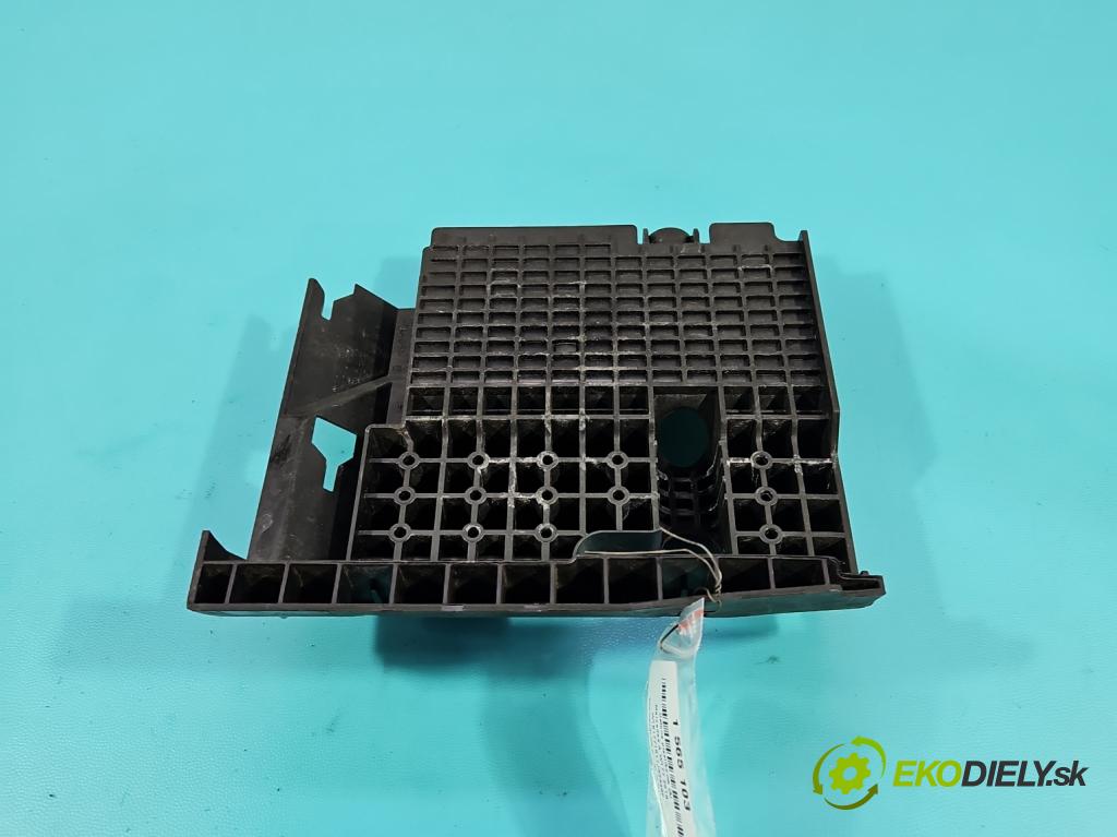 Mercedes A W177 2018- 2.0 T 306KM automatic 225 kW 1991 cm3 4- kryt plast A2475411000