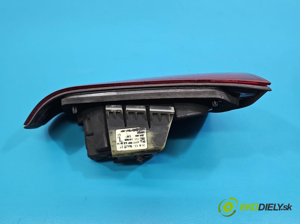 Mercedes A W177 2018- 2.0 T 306KM automatic 225 kW 1991 cm3 4- svetlo / reflektor zadné ľavé A1779063501 (Kľučka dverí ostatné)