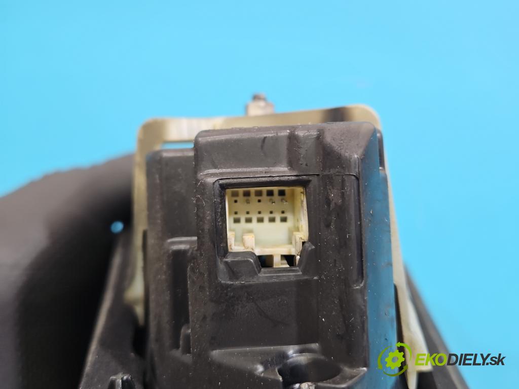 Mercedes A W177 2018- 2.0 T 306KM automatic 225 kW 1991 cm3 4- svetlo / reflektor zadné ľavé A1779063501 (Kľučka dverí ostatné)