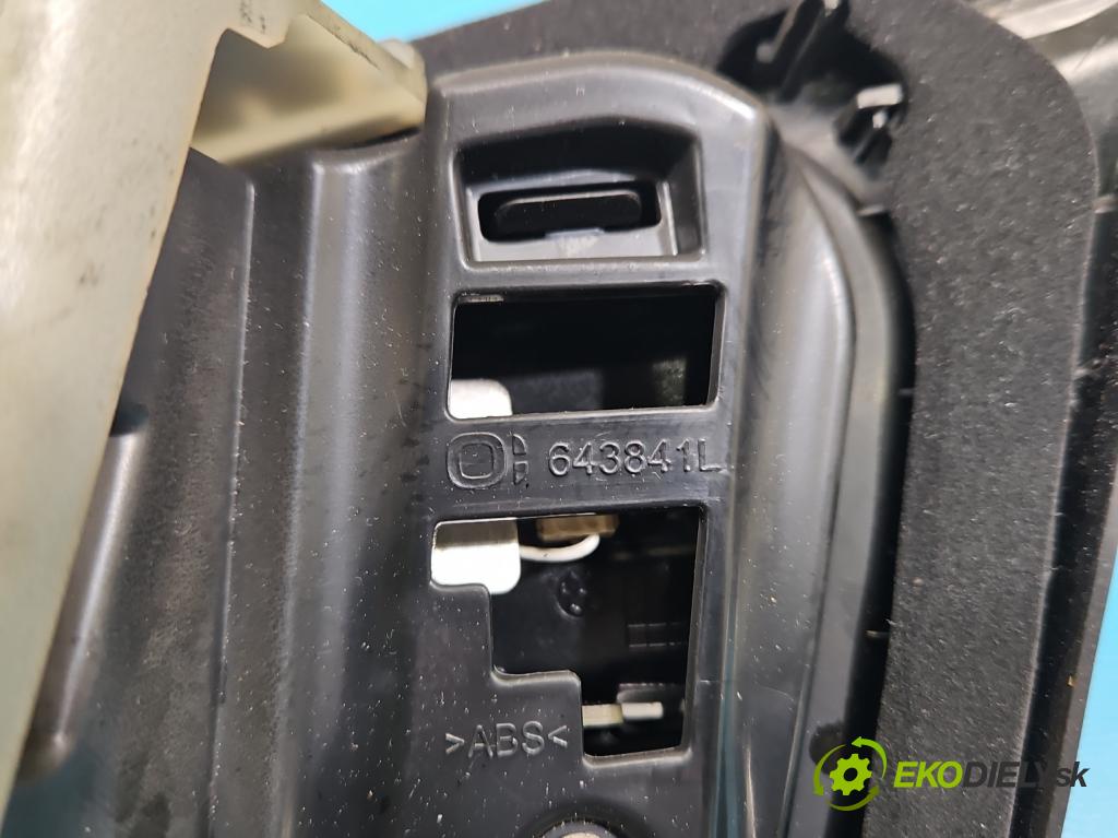 Mercedes A W177 2018- 2.0 T 306KM automatic 225 kW 1991 cm3 4- svetlo / reflektor zadné ľavé A1779063501 (Kľučka dverí ostatné)