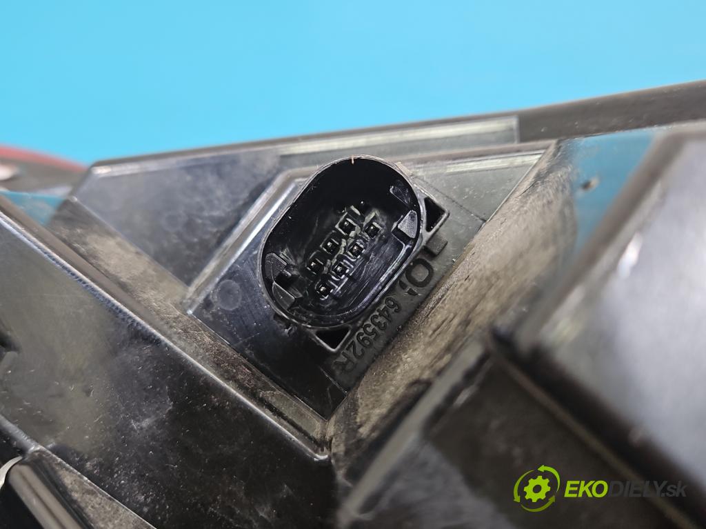 Mercedes A W177 2018- 2.0 T 306KM automatic 225 kW 1991 cm3 4- svetlo / reflektor zadné pravé A1779067000 (Kľučka dverí ostatné)