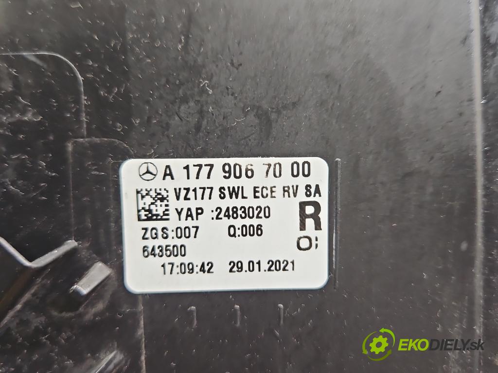 Mercedes A W177 2018- 2.0 T 306KM automatic 225 kW 1991 cm3 4- svetlo / reflektor zadné pravé A1779067000 (Kľučka dverí ostatné)