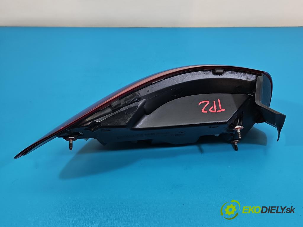 Mercedes A W177 2018- 2.0 T 306KM automatic 225 kW 1991 cm3 4- svetlo / reflektor zadné pravé A1779067000 (Kľučka dverí ostatné)