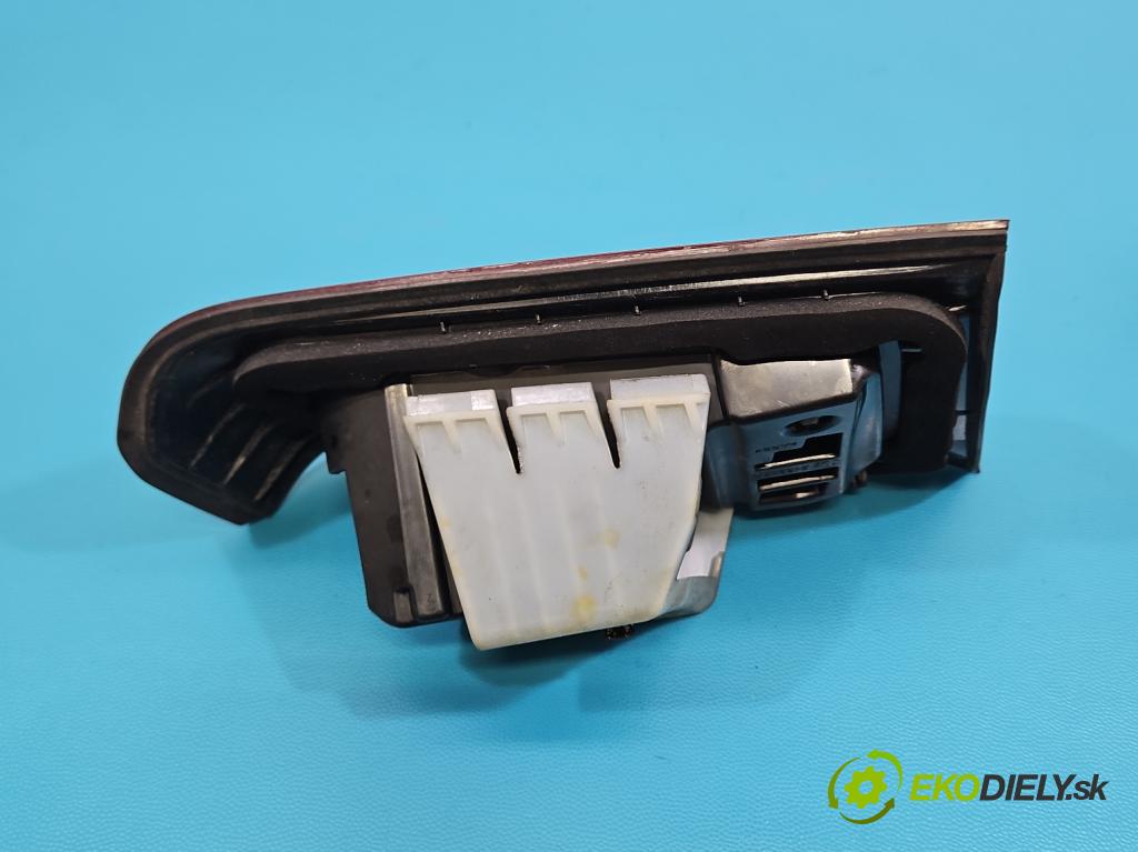 Mercedes A W177 2018- 2.0 T 306KM automatic 225 kW 1991 cm3 4- svetlo / reflektor zadné pravé A1779063601 (Kľučka dverí ostatné)