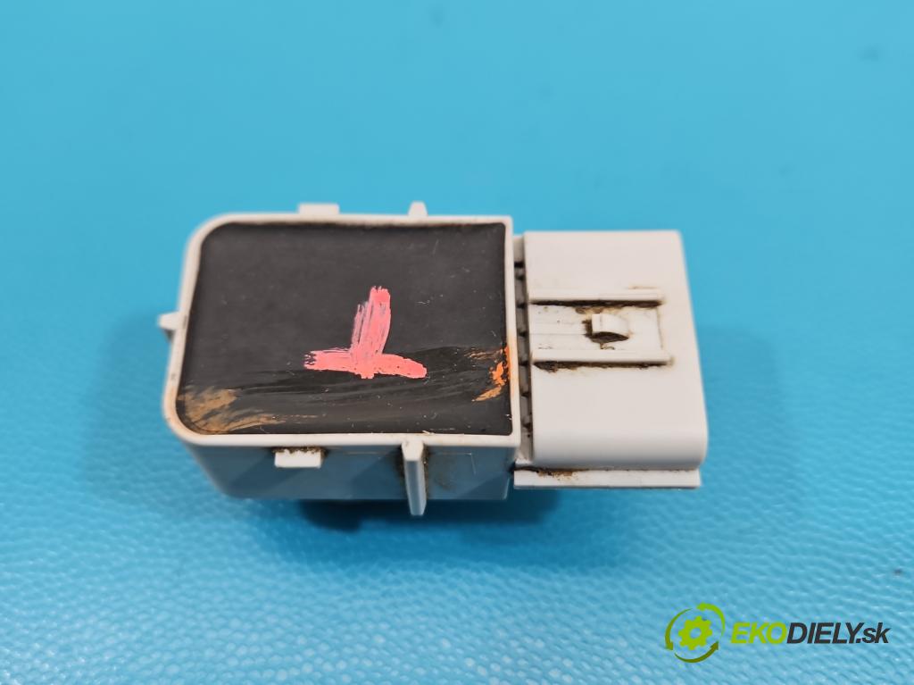 Hyundai Santa Fe III 2012–2018 2.4 GDI 190 hp automatic 140 kW 2359 cm3 5- snímač parkování 95720-2W100