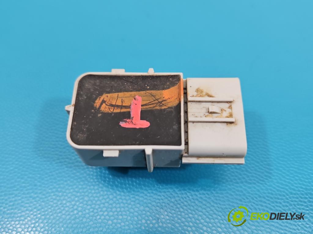 Hyundai Santa Fe III 2012–2018 2.4 GDI 190 HP automatic 140 kW 2359 cm3 5- snímač parkovaní: 95720-2W100