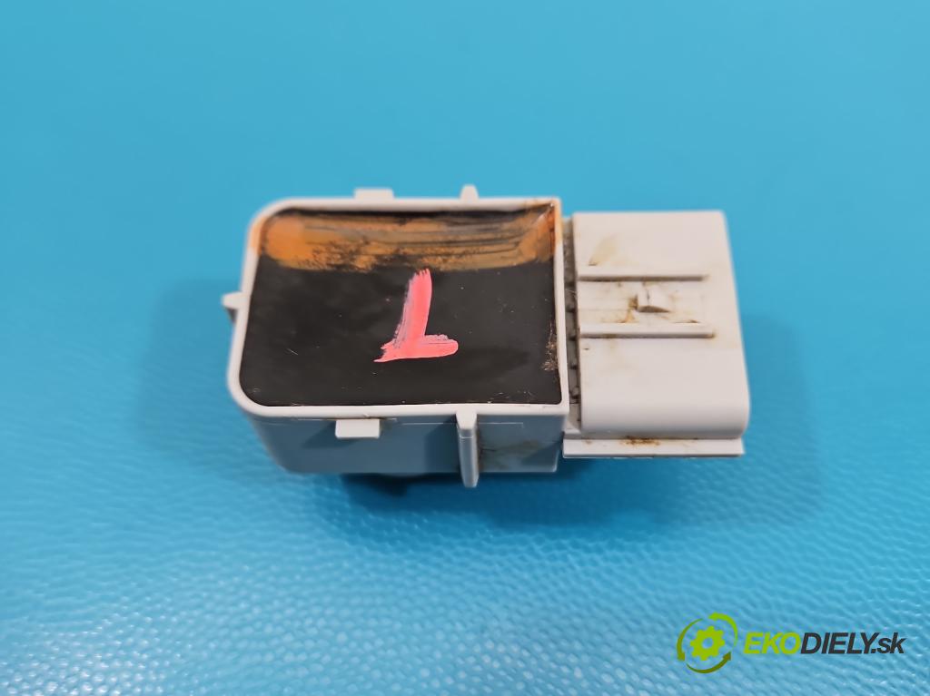 Hyundai Santa Fe III 2012–2018 2.4 GDI 190 hp automatic 140 kW 2359 cm3 5- snímač parkování 95720-2W100