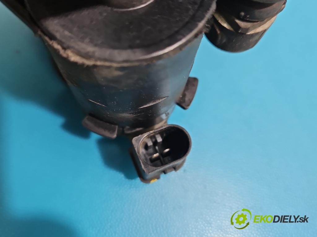 Mercedes A W177 2018- 2.0 T 306KM automatic 225 kW 1991 cm3 4- brzdič zadní pravý A2474238800 (Klika dveří ostatní)