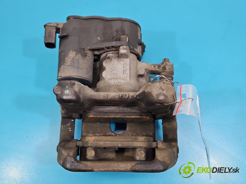 Mercedes A W177 2018- 2.0 T 306KM automatic 225 kW 1991 cm3 4- brzdič zadní pravý A2474238800 (Klika dveří ostatní)